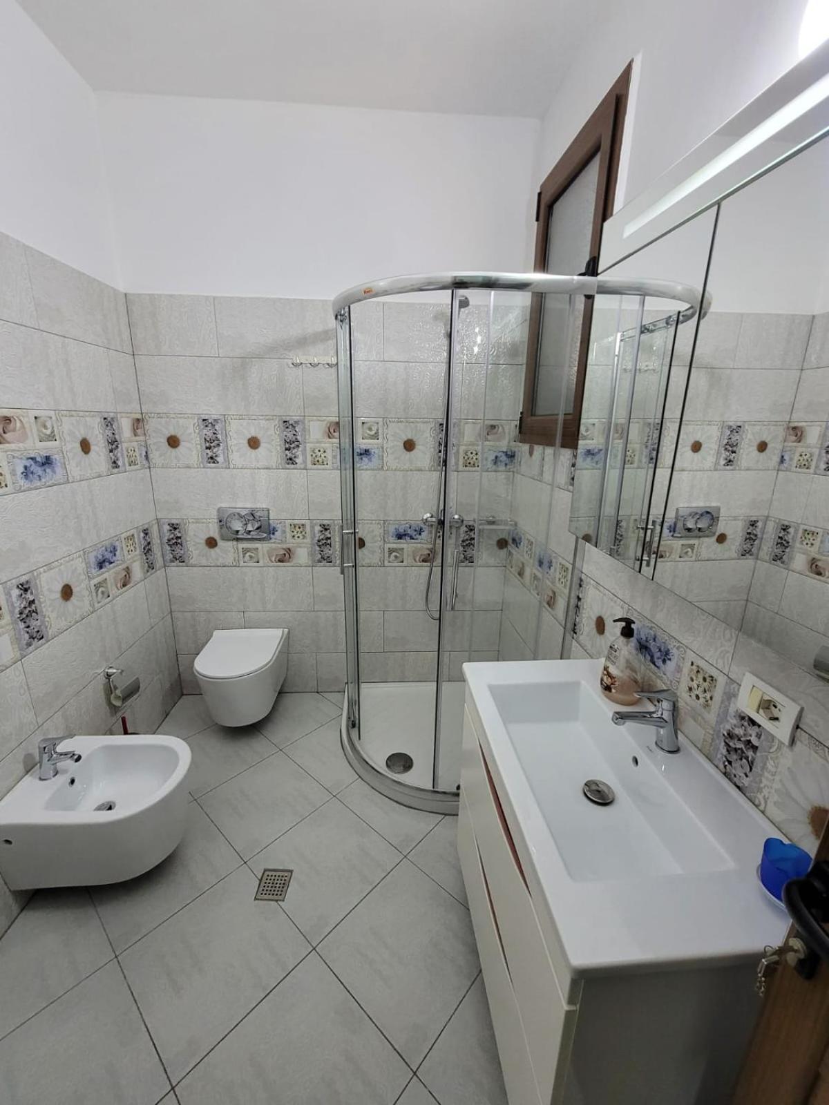 Private Room On A Shared Apartament Near Durres Beach Ngoại thất bức ảnh