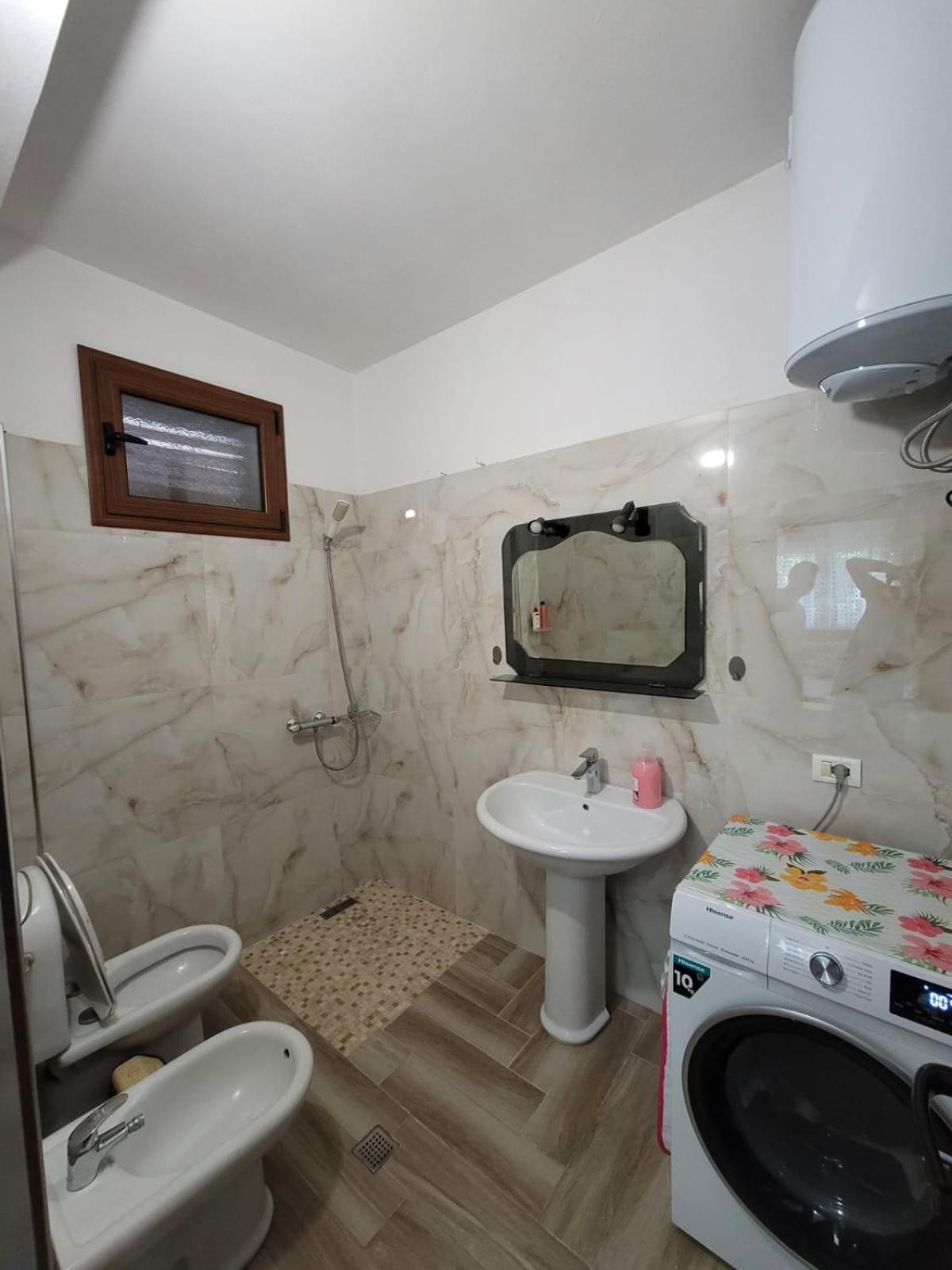 Private Room On A Shared Apartament Near Durres Beach Ngoại thất bức ảnh