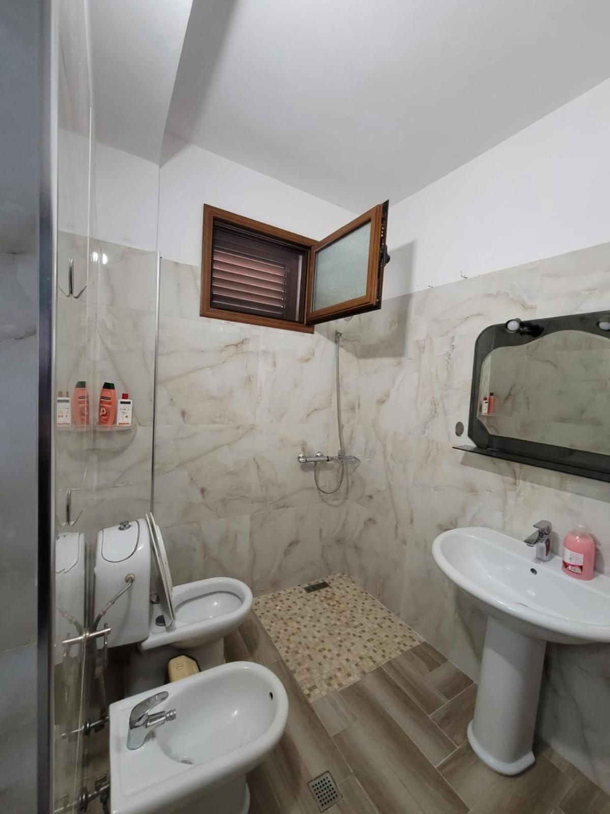 Private Room On A Shared Apartament Near Durres Beach Ngoại thất bức ảnh