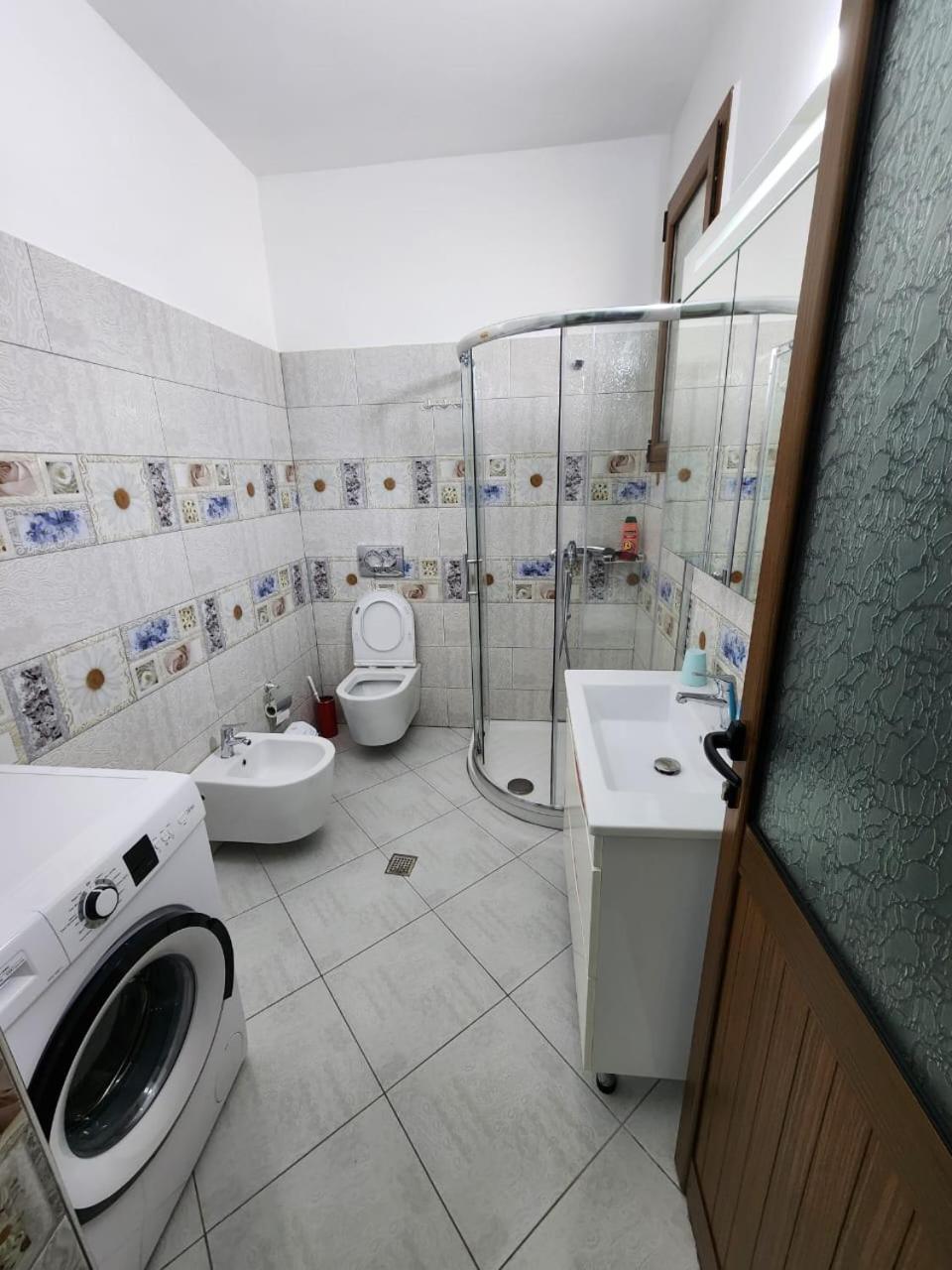 Private Room On A Shared Apartament Near Durres Beach Ngoại thất bức ảnh
