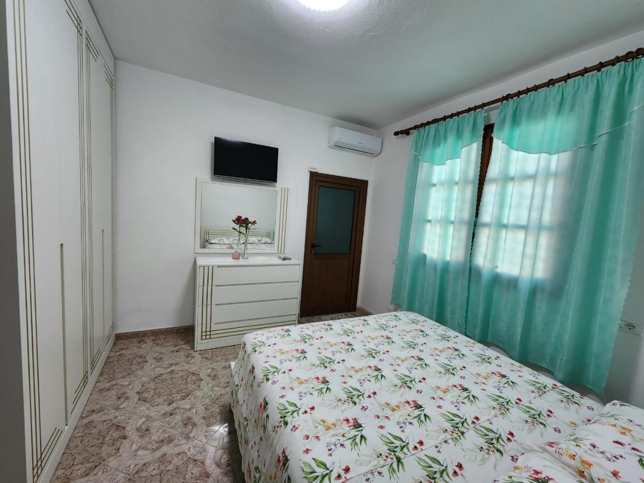 Private Room On A Shared Apartament Near Durres Beach Ngoại thất bức ảnh